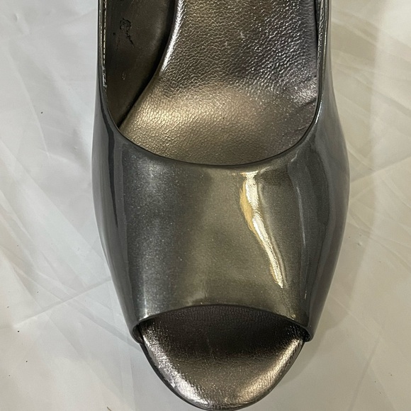 Banana Republic women’s heeled silver shoes size 9.5 - Picture 6 of 9